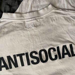 Vetements no social média tee